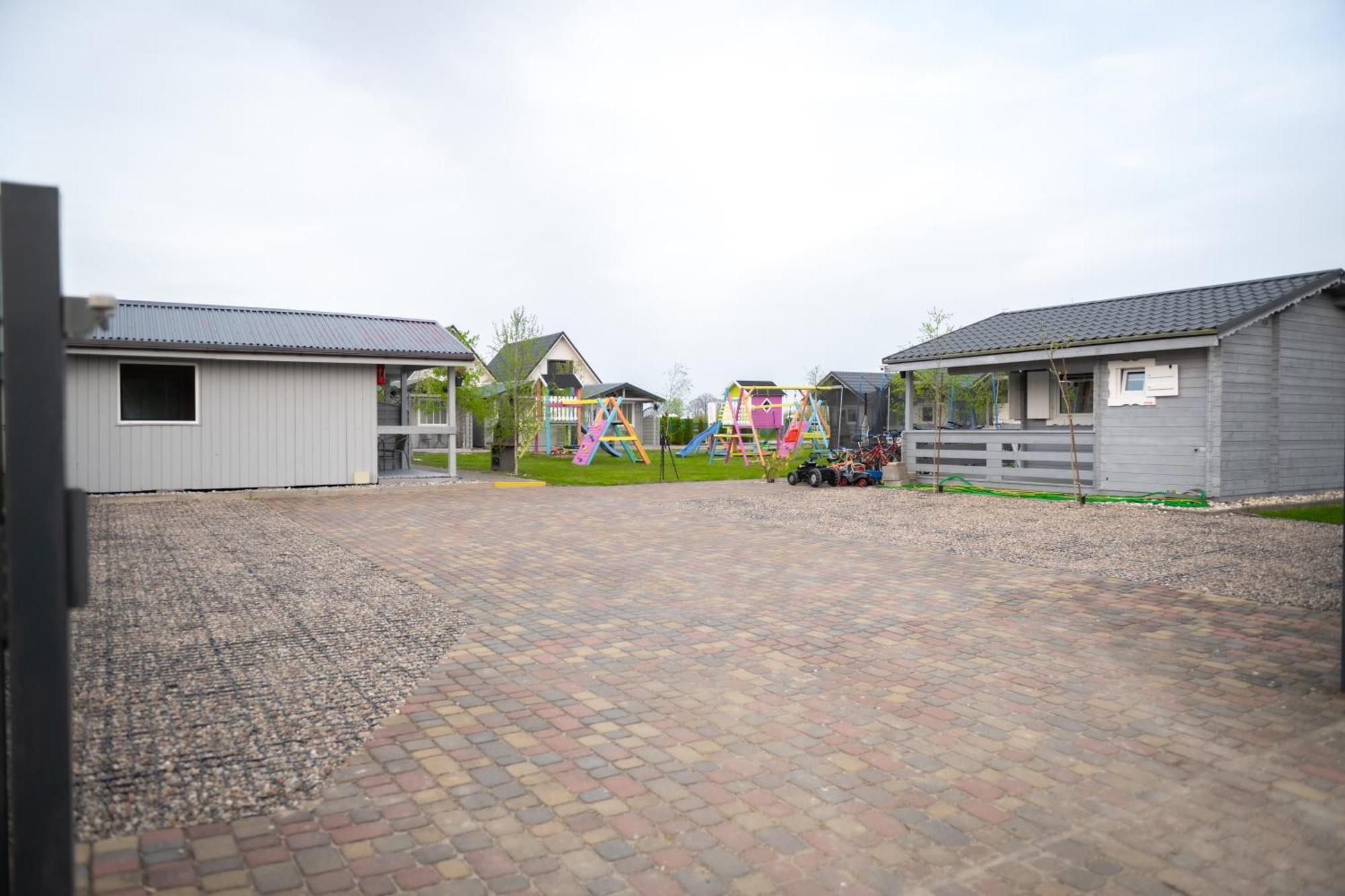Fhu Aquarius Villa Дзивновек Екстериор снимка